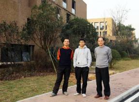 两本科生改写向心力定律 成果在欧洲杂志发表