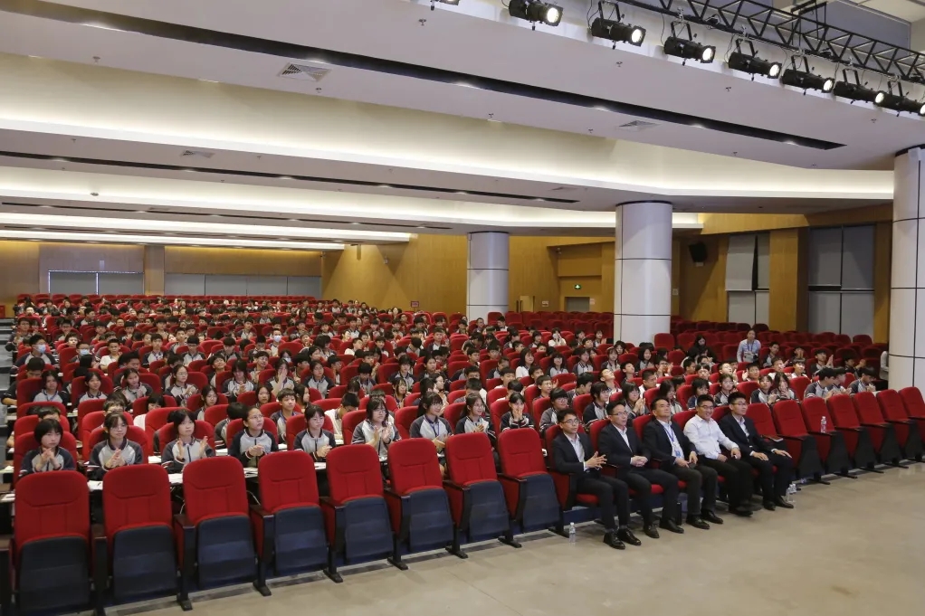 相信自己 展翅高飞——韩附召开八年级学习动员大会 相信自己 展翅高飞——韩附召开八年级学习动员大会