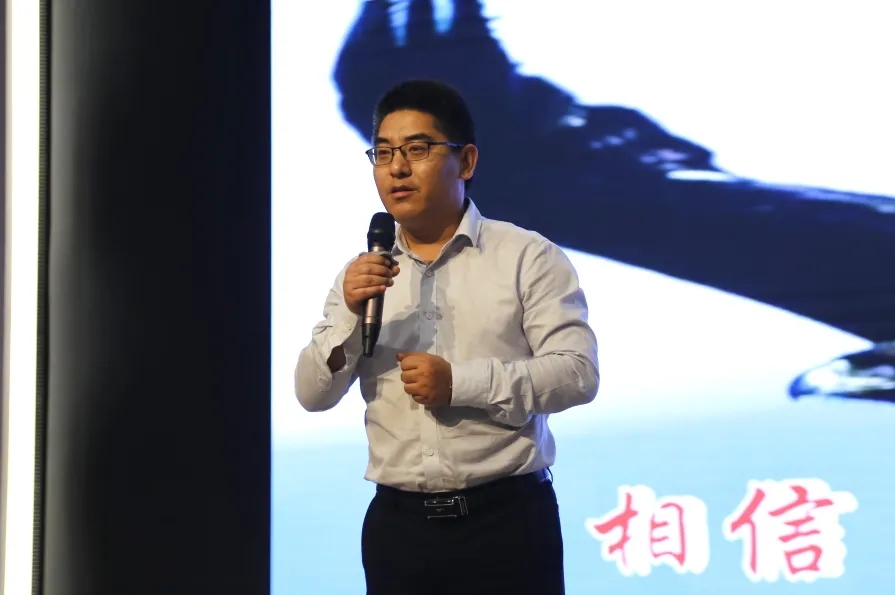 相信自己 展翅高飞——韩附召开八年级学习动员大会 相信自己 展翅高飞——韩附召开八年级学习动员大会