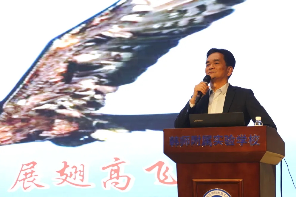 相信自己 展翅高飞——韩附召开八年级学习动员大会 相信自己 展翅高飞——韩附召开八年级学习动员大会