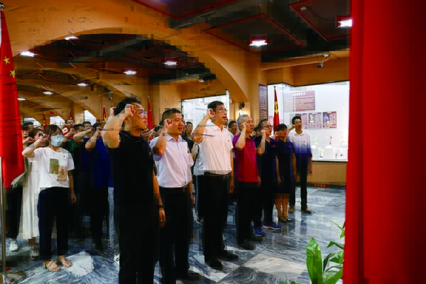 以“党建＋”助推学校高质量发展——深圳市龙岗区沙湾中学校长黄少波访谈录