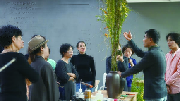 提升教师队伍素质，筑牢职业教育根基