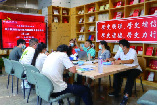 提升教师队伍素质，筑牢职业教育根基
