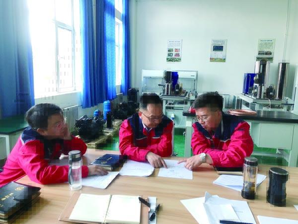 提升教师队伍素质，筑牢职业教育根基