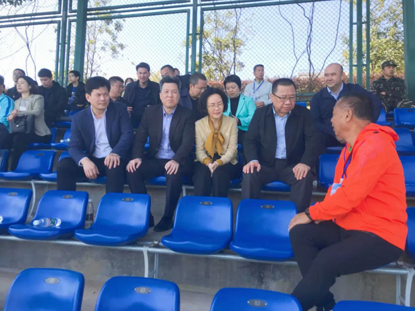 省教育厅党组书记、厅长朱孔军一行赴梅州调研青少年校园足球工作 省教育厅党组书记、厅长朱孔军一行赴梅州调研青少年校园足球工作